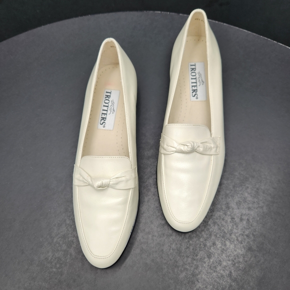 Trotters loafers 9 Narrow pearl ivory glossy leather knot flats Relate dressy - Picture 3 of 13